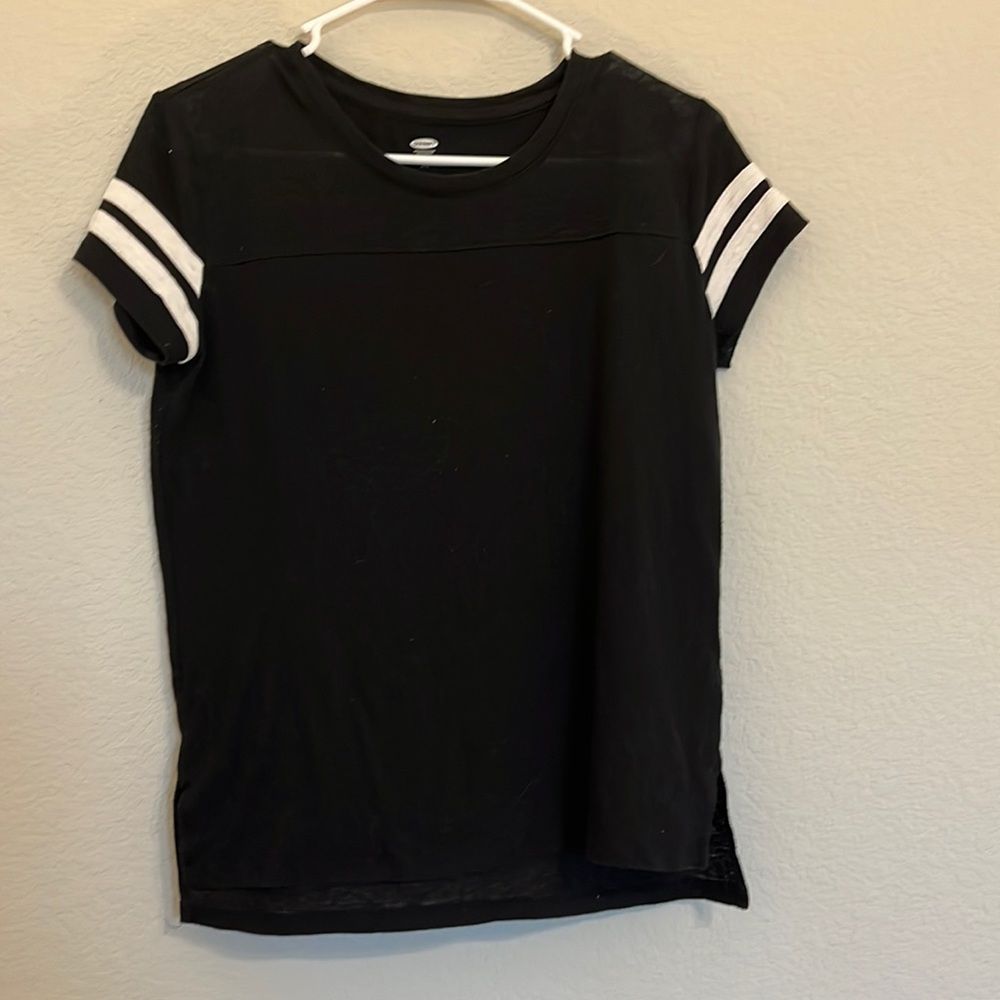 black oldnavy shirt size XL